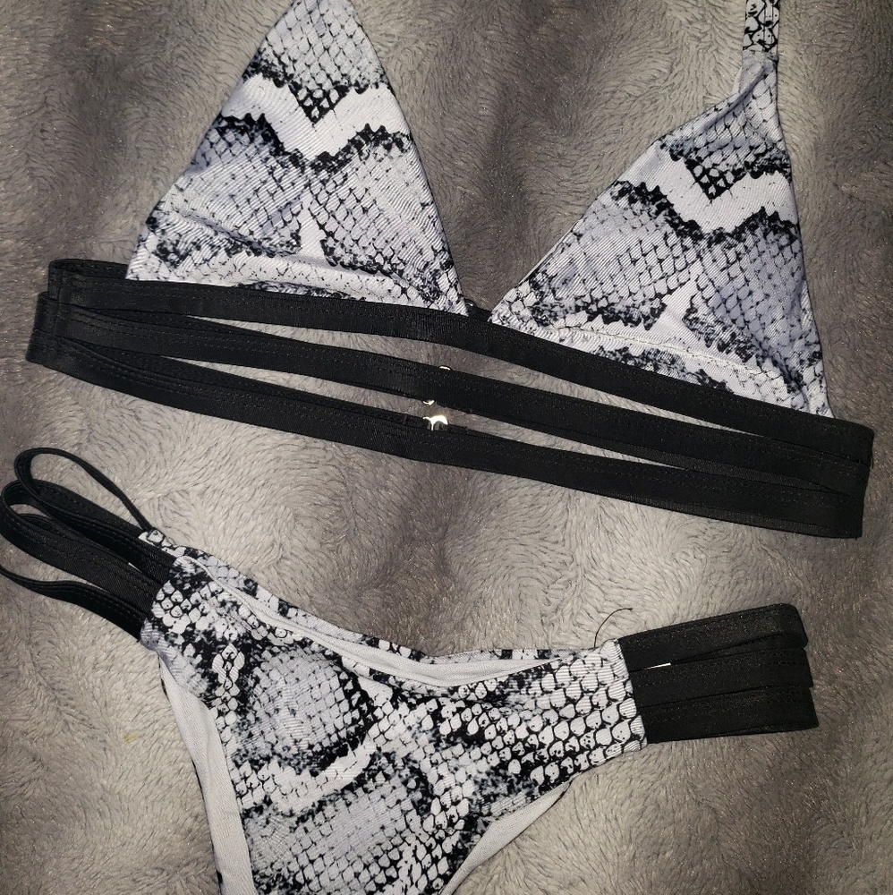 😻😻 M/L SEXY STRAPPY SNAKE PRINT BIKINI - Picture 1 of 8